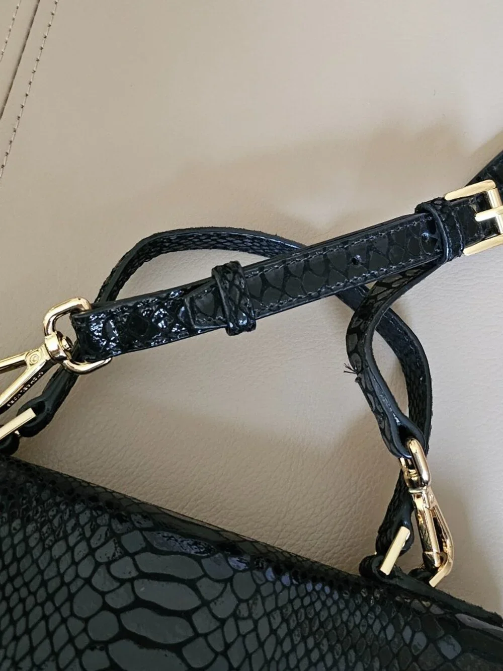 MICHAEL KORS BLACK FAUX CROC TOP HANDLE CALLIE BAG W/ CROSSBODY STRAP